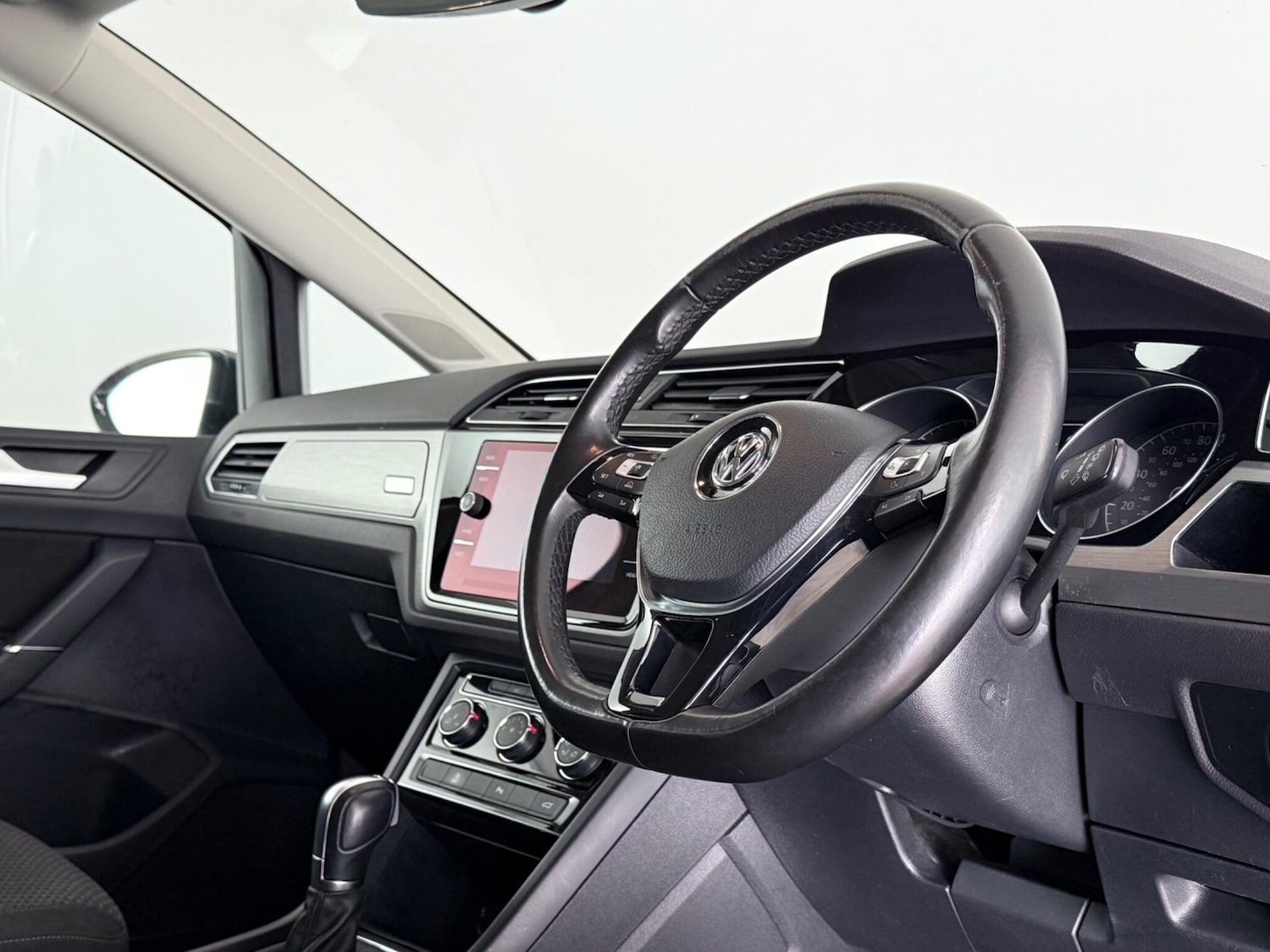 Used Volkswagen Touran 2017 for sale - 77268191: Photo 14