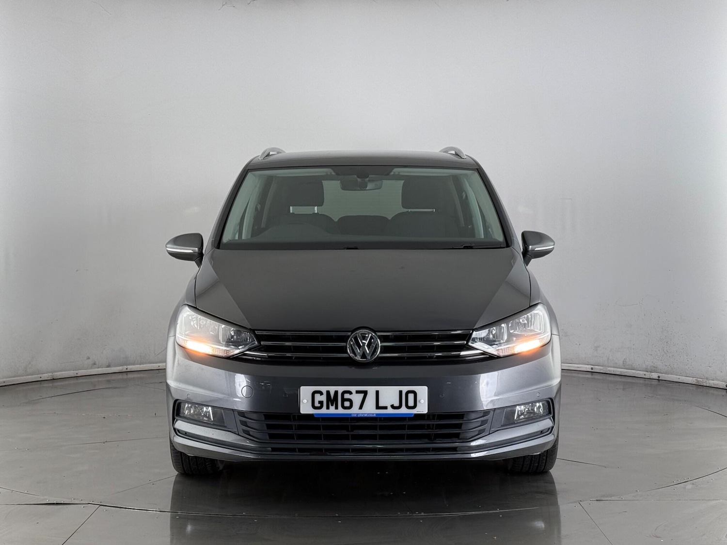 Used Volkswagen Touran 2017 for sale - 77268191: Photo 2