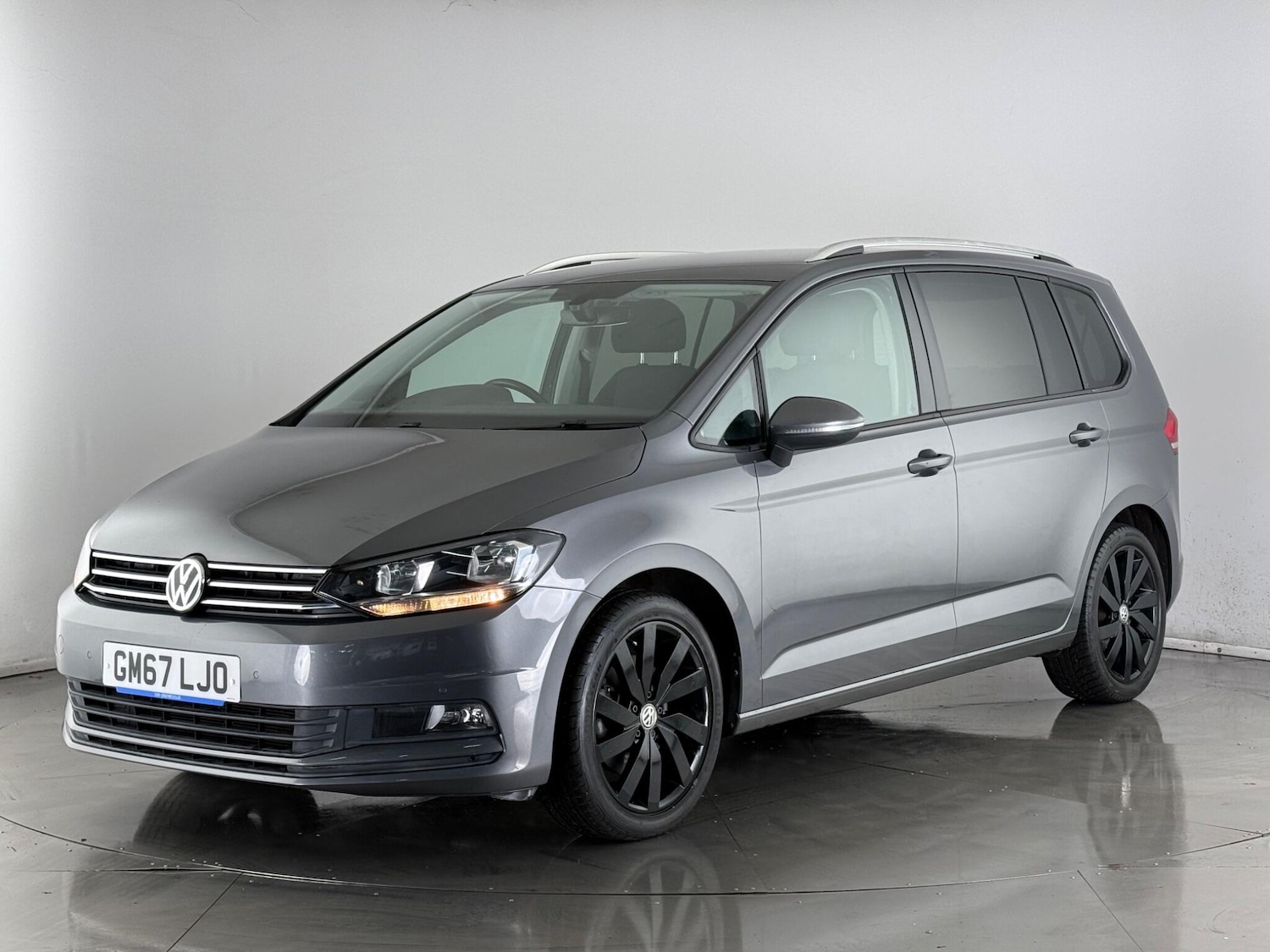 Used Volkswagen Touran 2017 for sale - 77268191: Photo 3