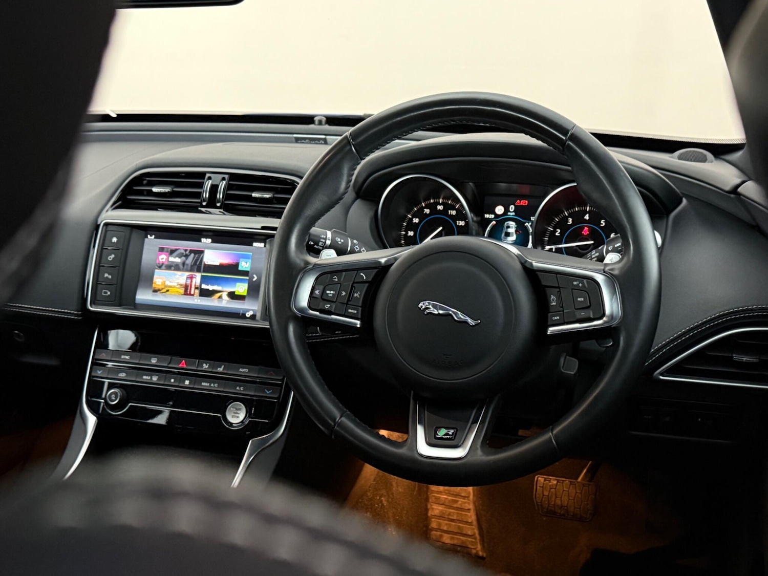 Used Jaguar XE 2018 for sale - 78065048: Photo 12