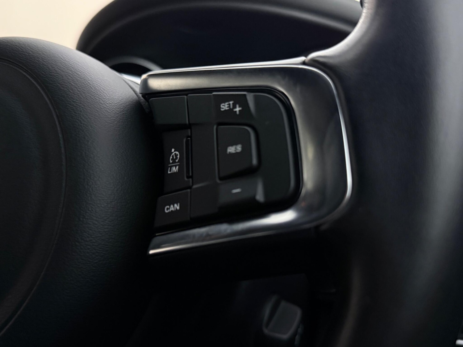 Used Jaguar XE 2018 for sale - 78065048: Photo 15