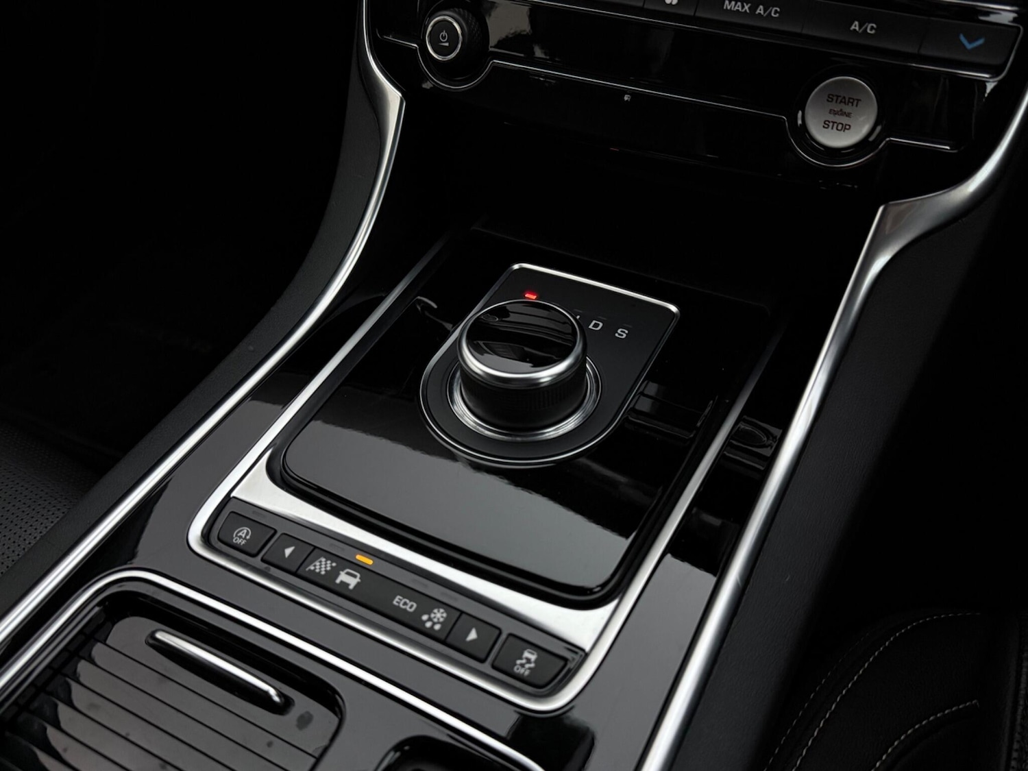 Used Jaguar XE 2018 for sale - 78065048: Photo 17