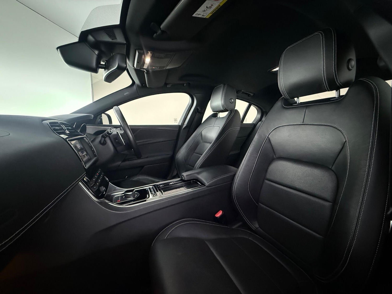 Used Jaguar XE 2018 for sale - 78065048: Photo 9