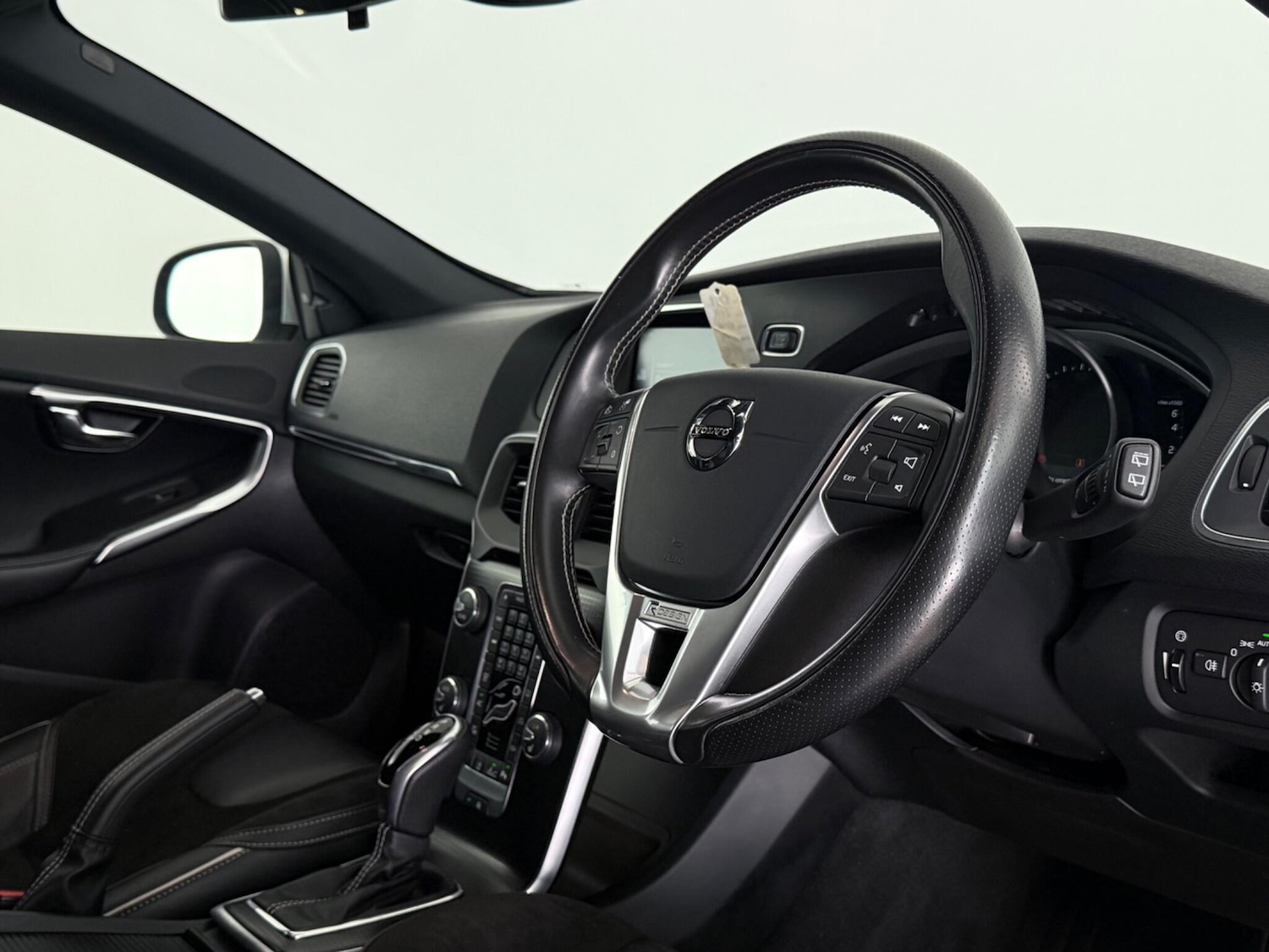 Used Volvo V40 2018 for sale - 77371889: Photo 10