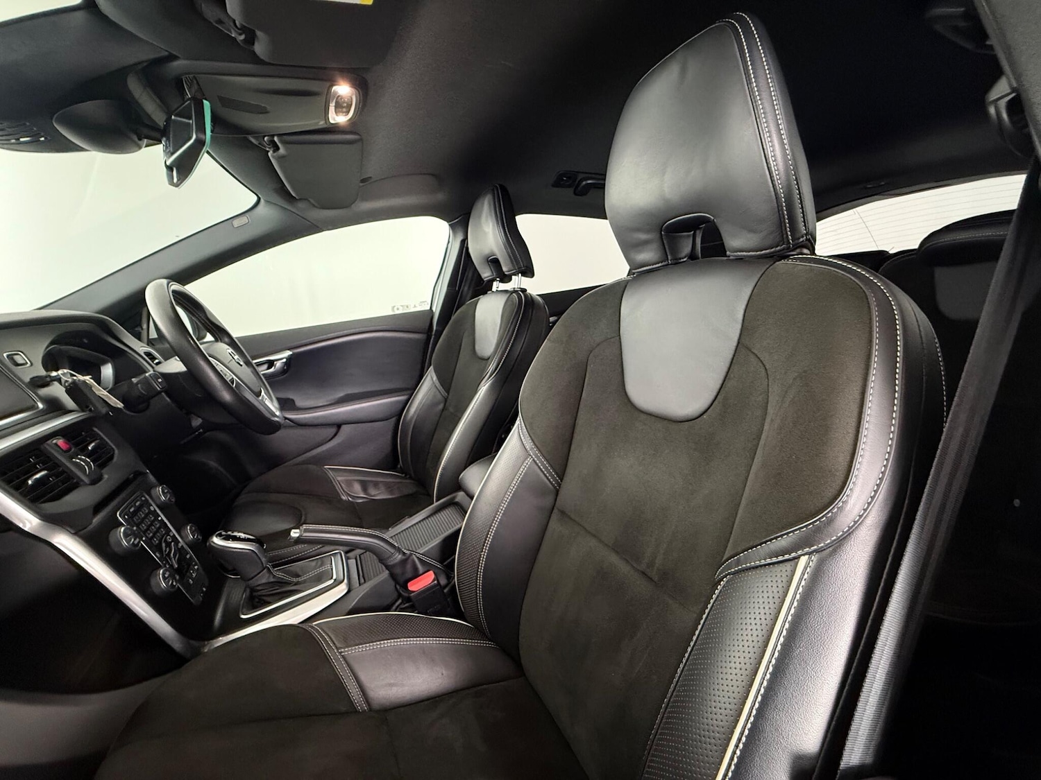 Used Volvo V40 2018 for sale - 77371889: Photo 13