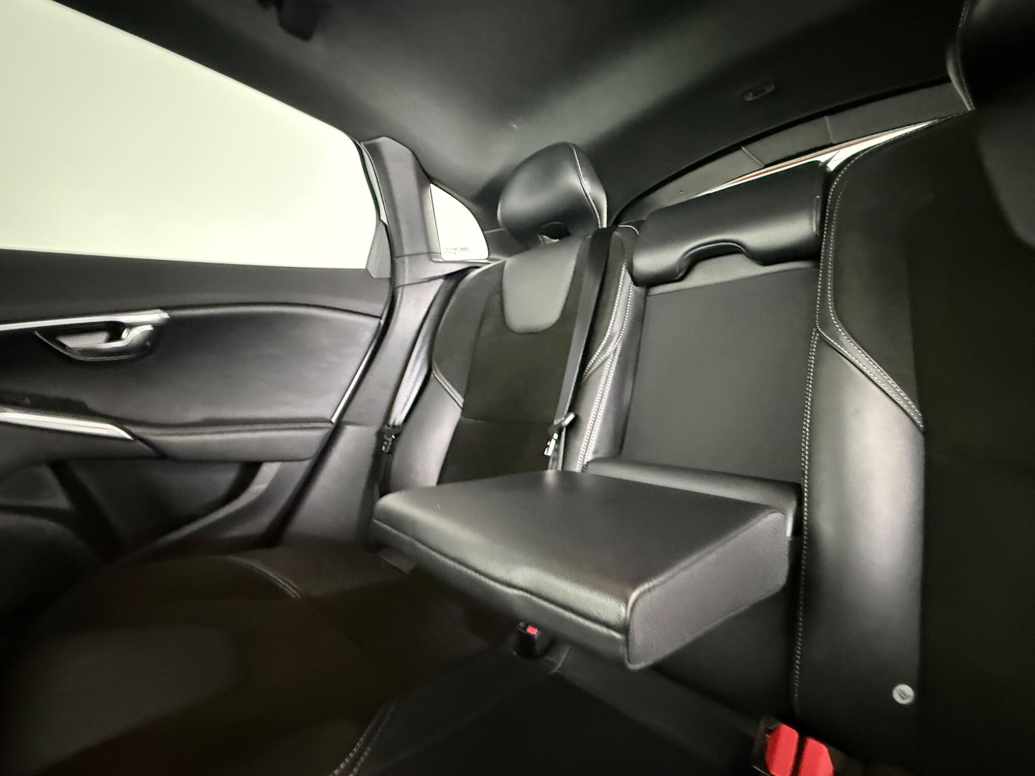 Used Volvo V40 2018 for sale - 77371889: Photo 15