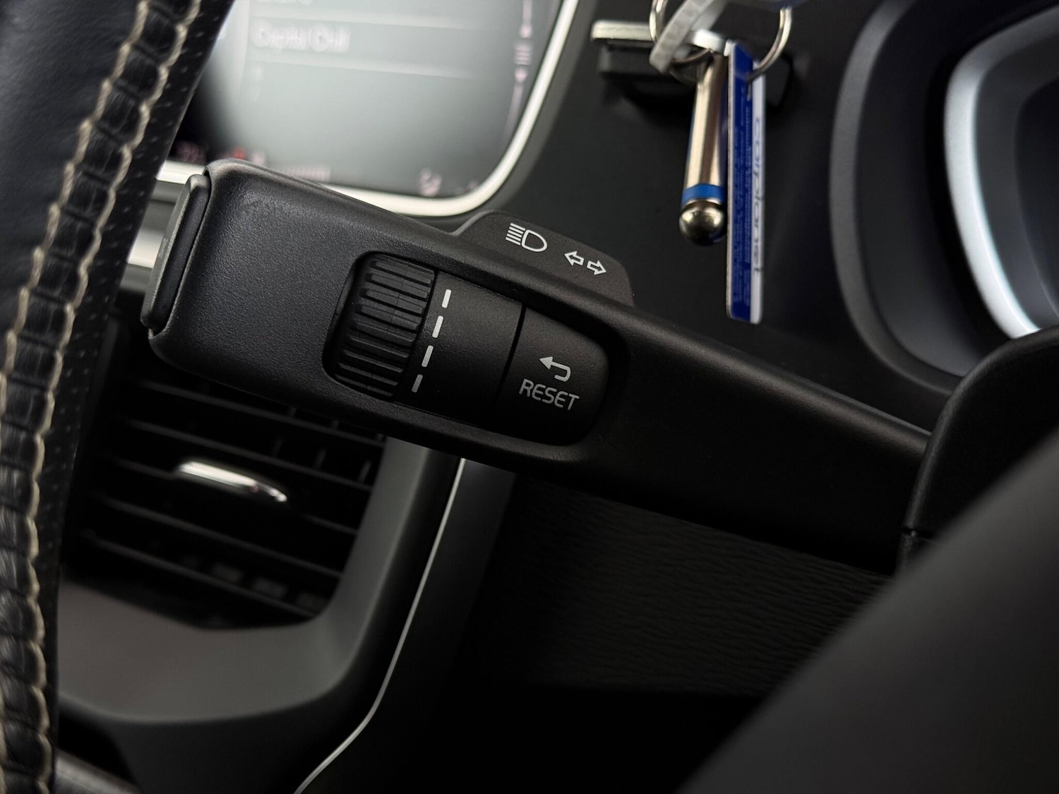 Used Volvo V40 2018 for sale - 77371889: Photo 19