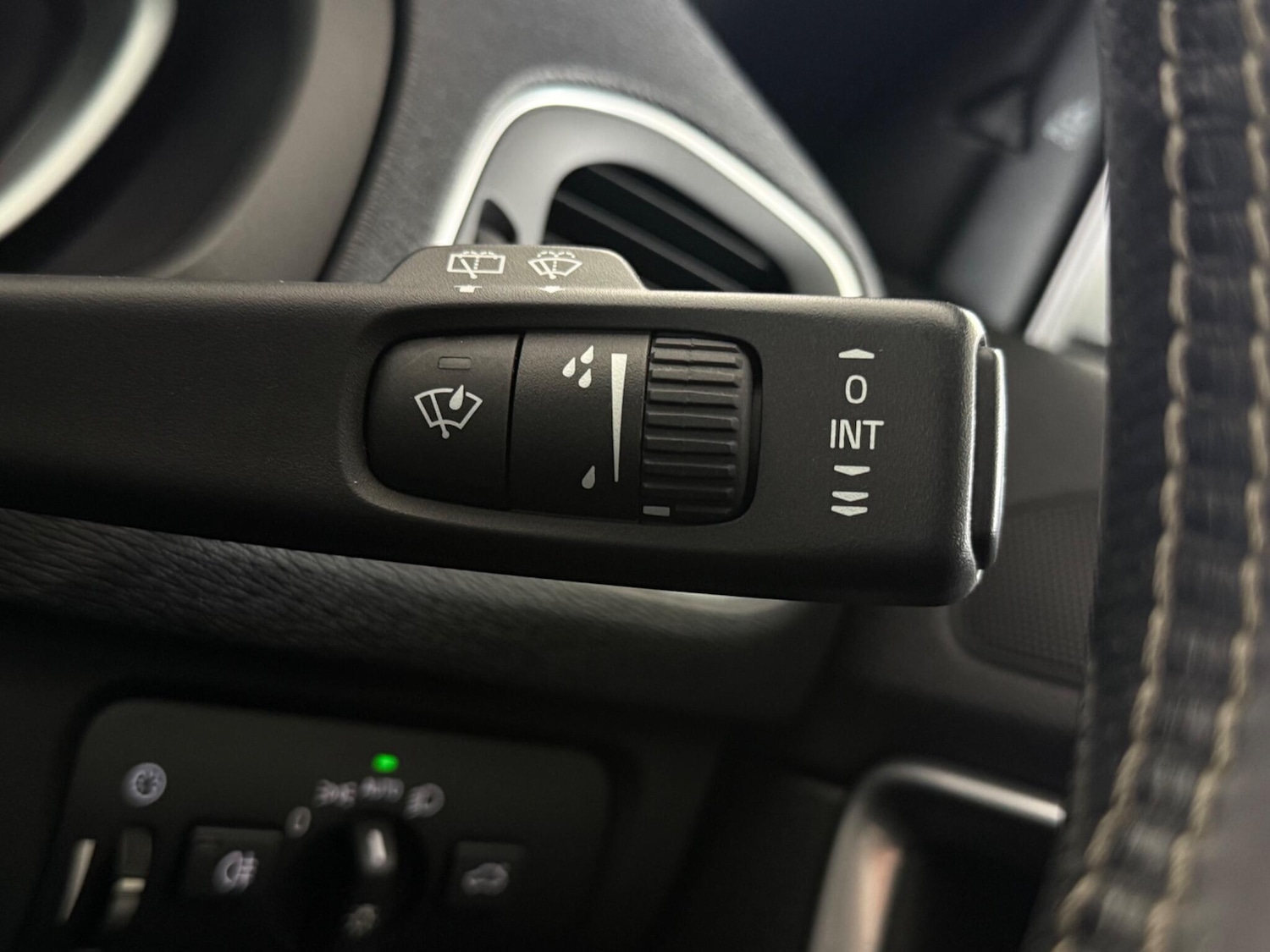 Used Volvo V40 2018 for sale - 77371889: Photo 20