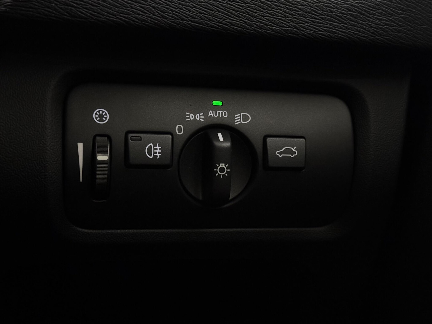 Used Volvo V40 2018 for sale - 77371889: Photo 21