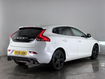 Used Volvo V40 2018 for sale - 77371889: Photo
