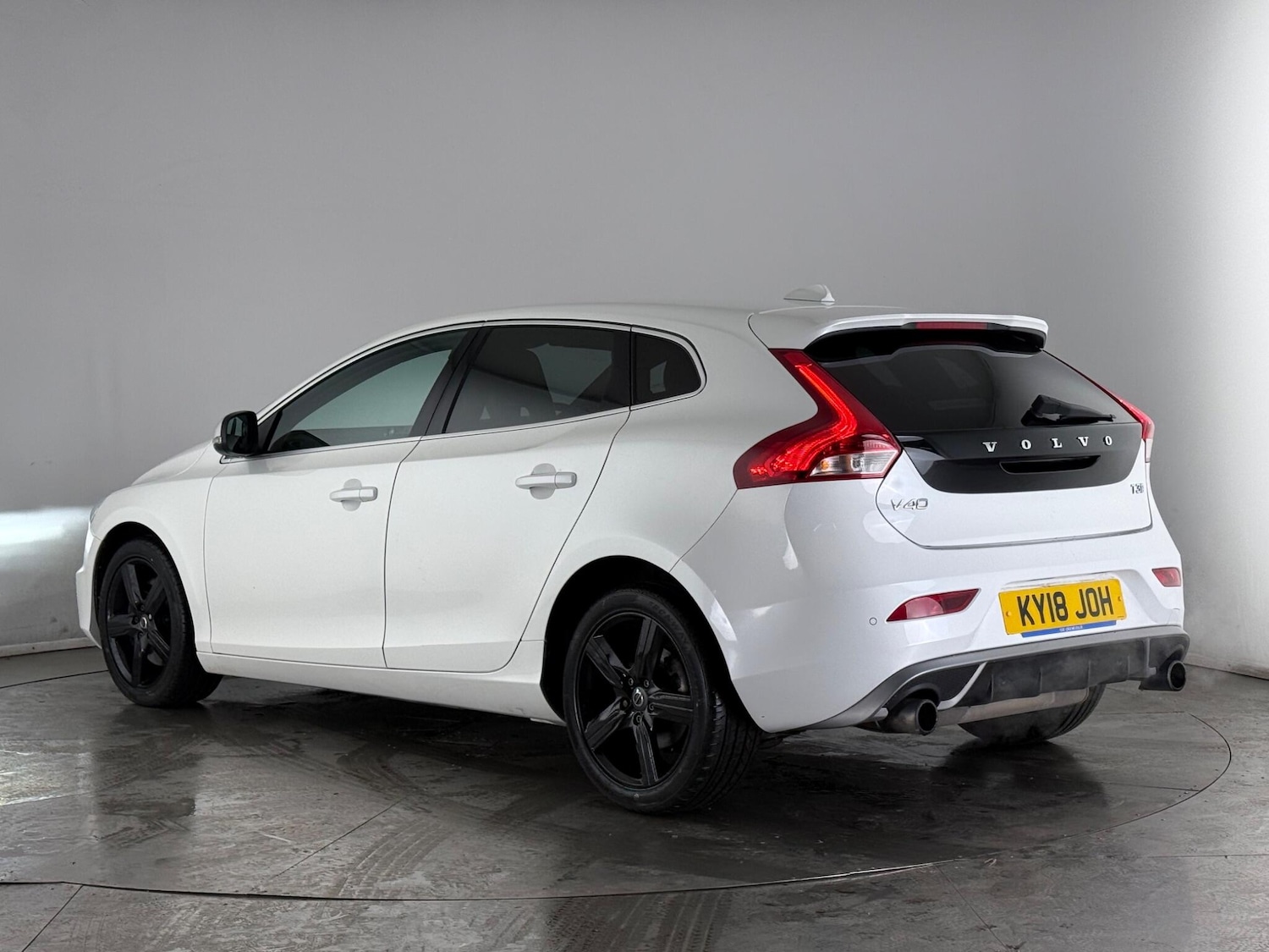Used Volvo V40 2018 for sale - 77371889: Photo 4