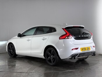 Used Volvo V40 2018 for sale - 77371889: Photo
