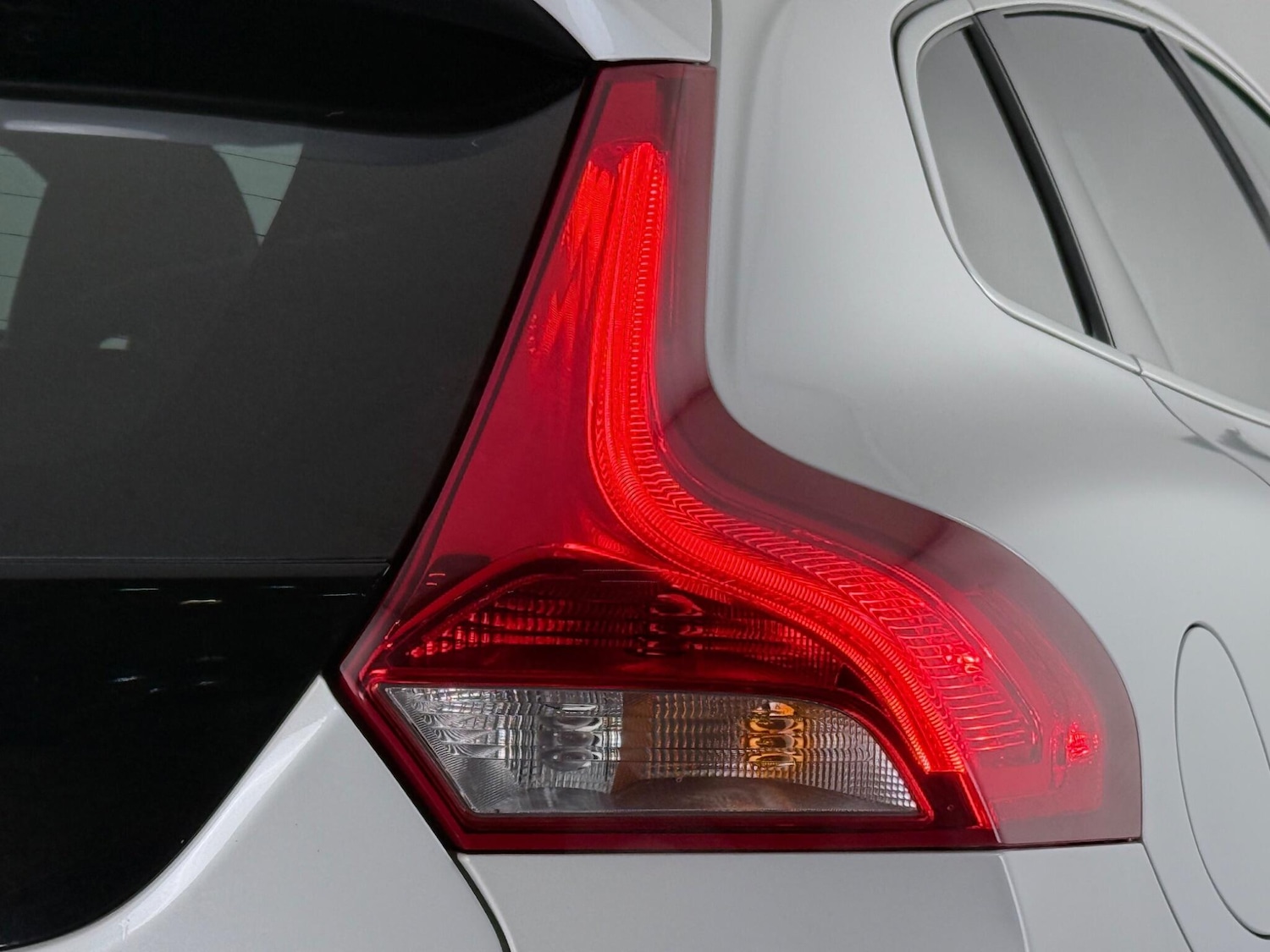 Used Volvo V40 2018 for sale - 77371889: Photo 7