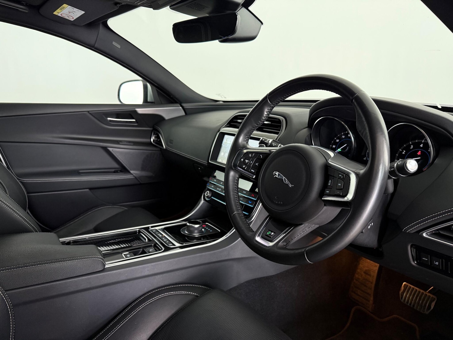 Used Jaguar XE 2019 for sale - 76727734: Photo 15