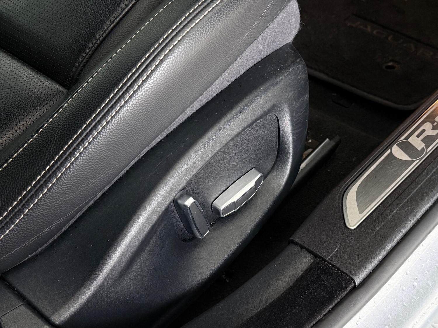 Used Jaguar XE 2019 for sale - 76727734: Photo 19