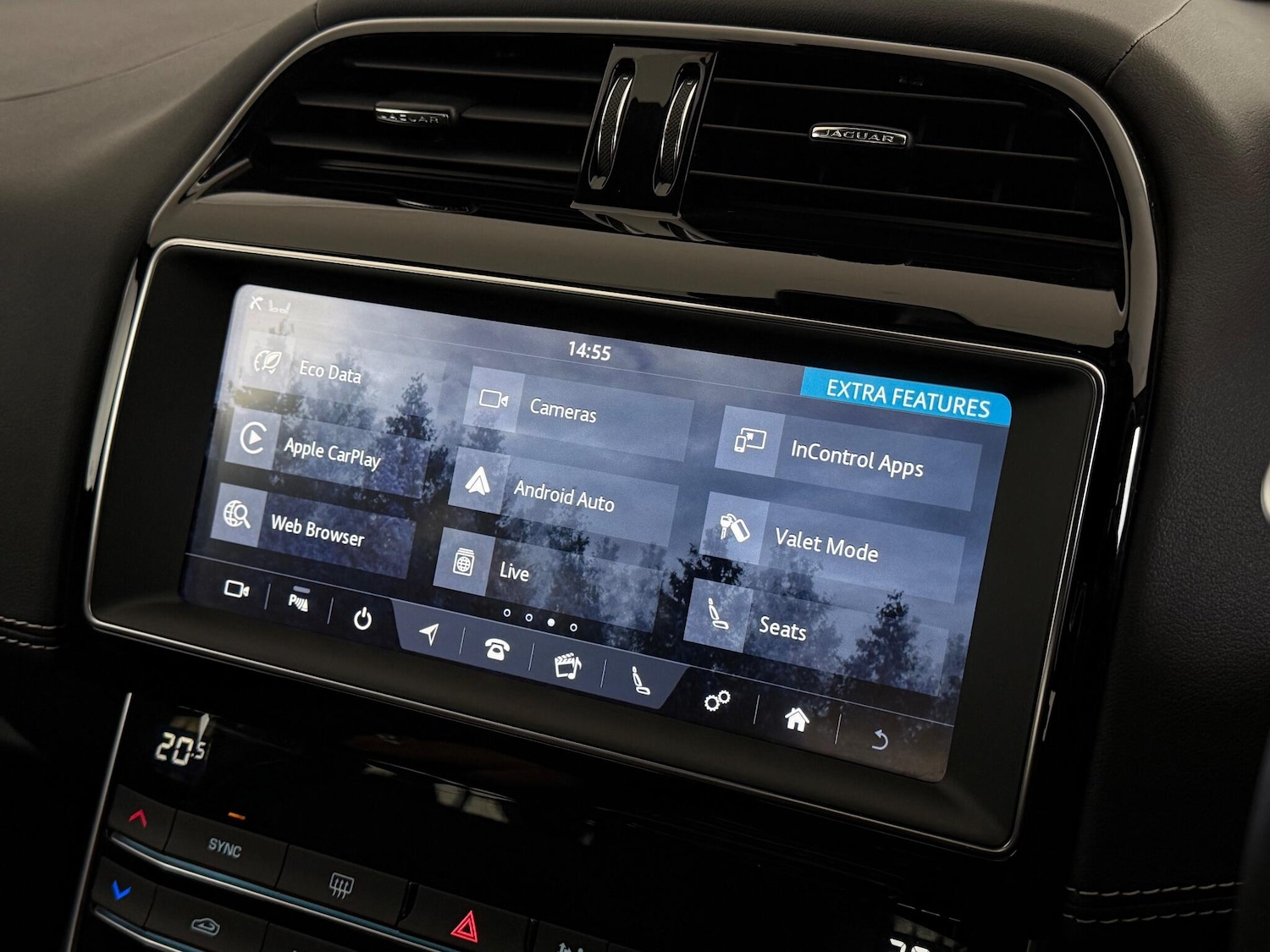 Used Jaguar XE 2019 for sale - 76727734: Photo 32