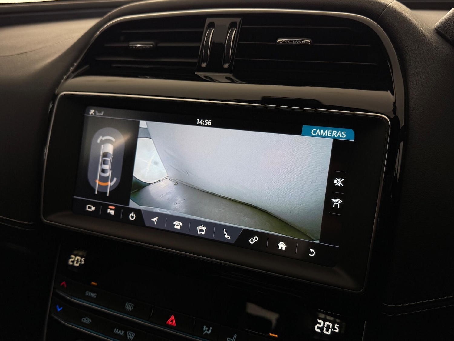 Used Jaguar XE 2019 for sale - 76727734: Photo 35