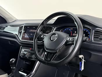 Used Volkswagen T-Roc 2018 for sale - 79337852: Photo