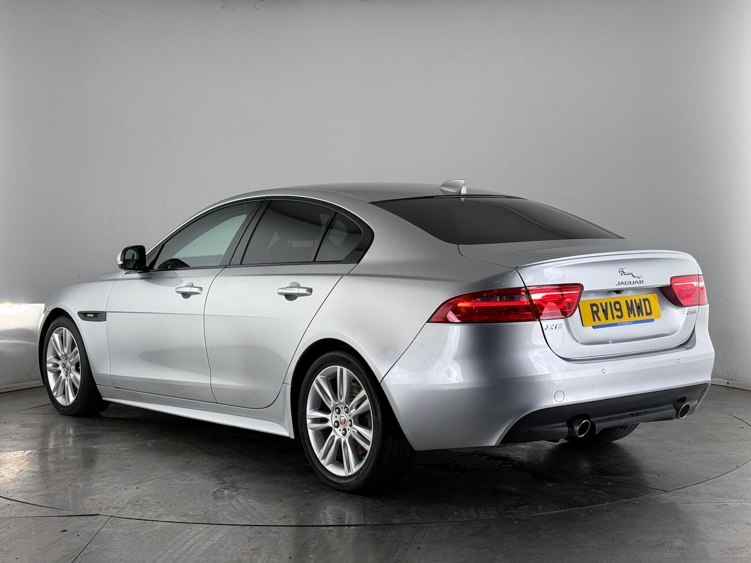 Used Jaguar XE 2019 for sale - 77260462: Photo 4