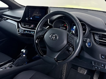Used Toyota C-HR 2023 for sale - 79349678: Photo