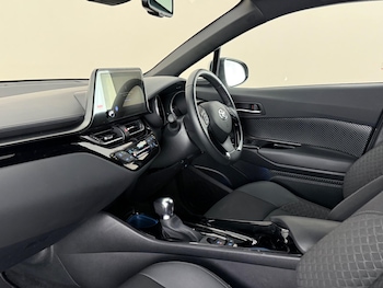 Used Toyota C-HR 2023 for sale - 79349678: Photo