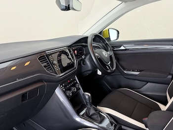 Used Volkswagen T-Roc 2021 for sale - 78517588: Photo