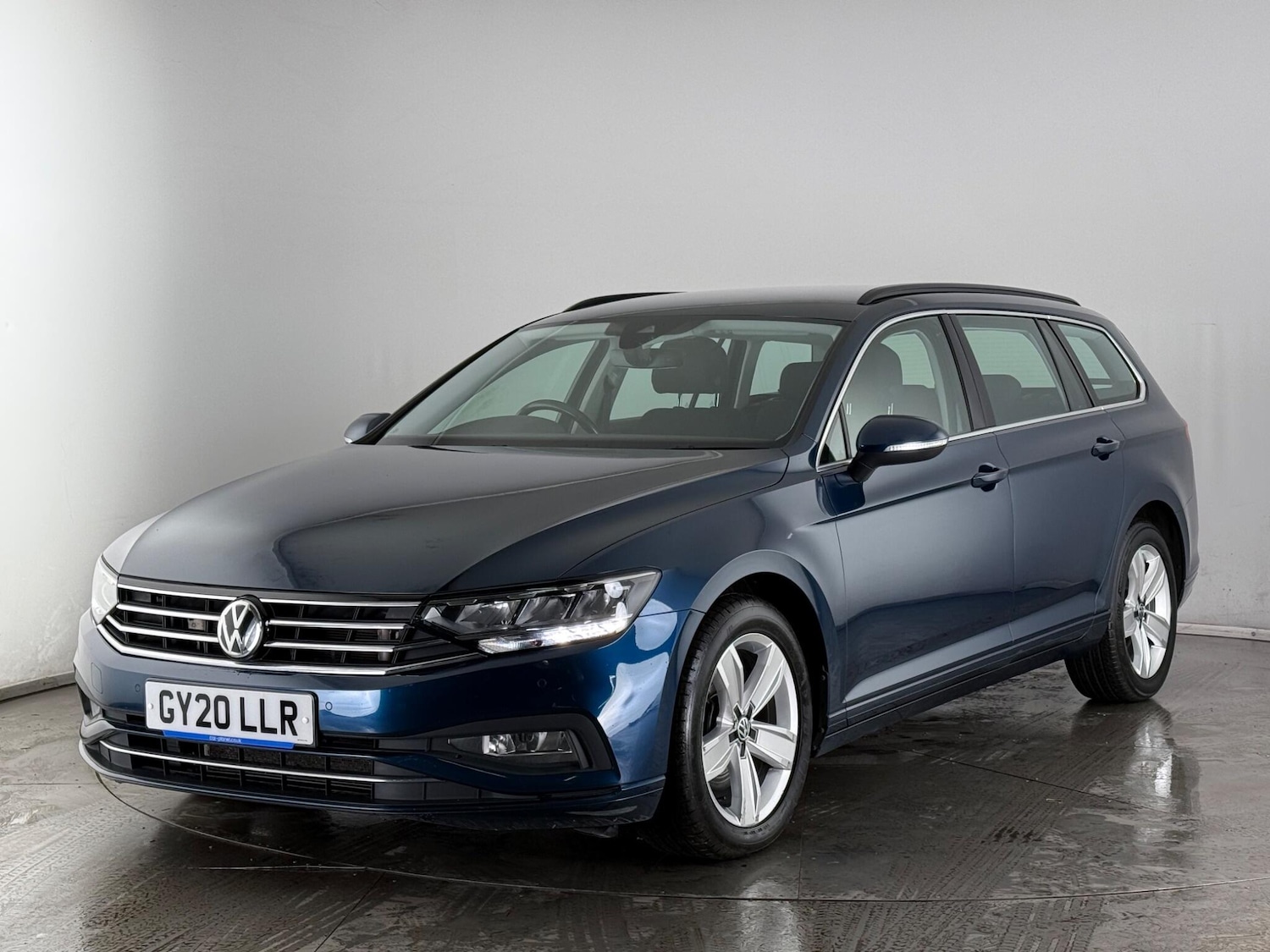 Used Volkswagen Passat 2020 for sale - 77701828: Photo 2