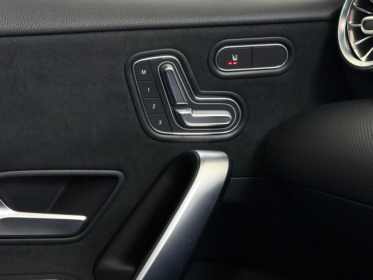 Used Mercedes-Benz A-Class 2019 for sale - 76466694: Photo 30