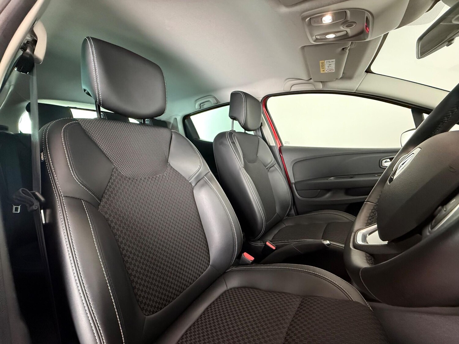 Used Renault Clio 2019 for sale - 77587461: Photo 11