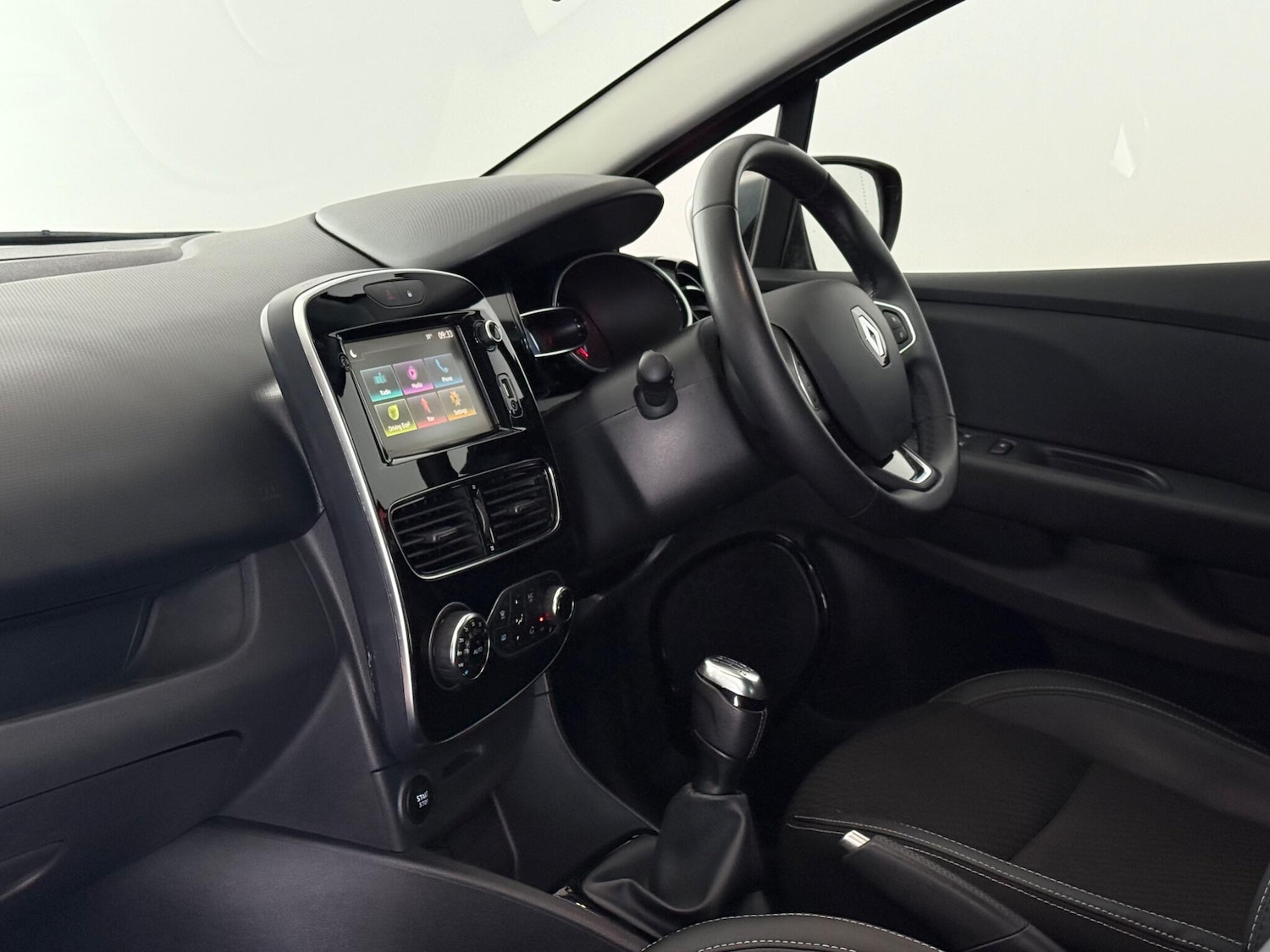 Used Renault Clio 2019 for sale - 77587461: Photo 16