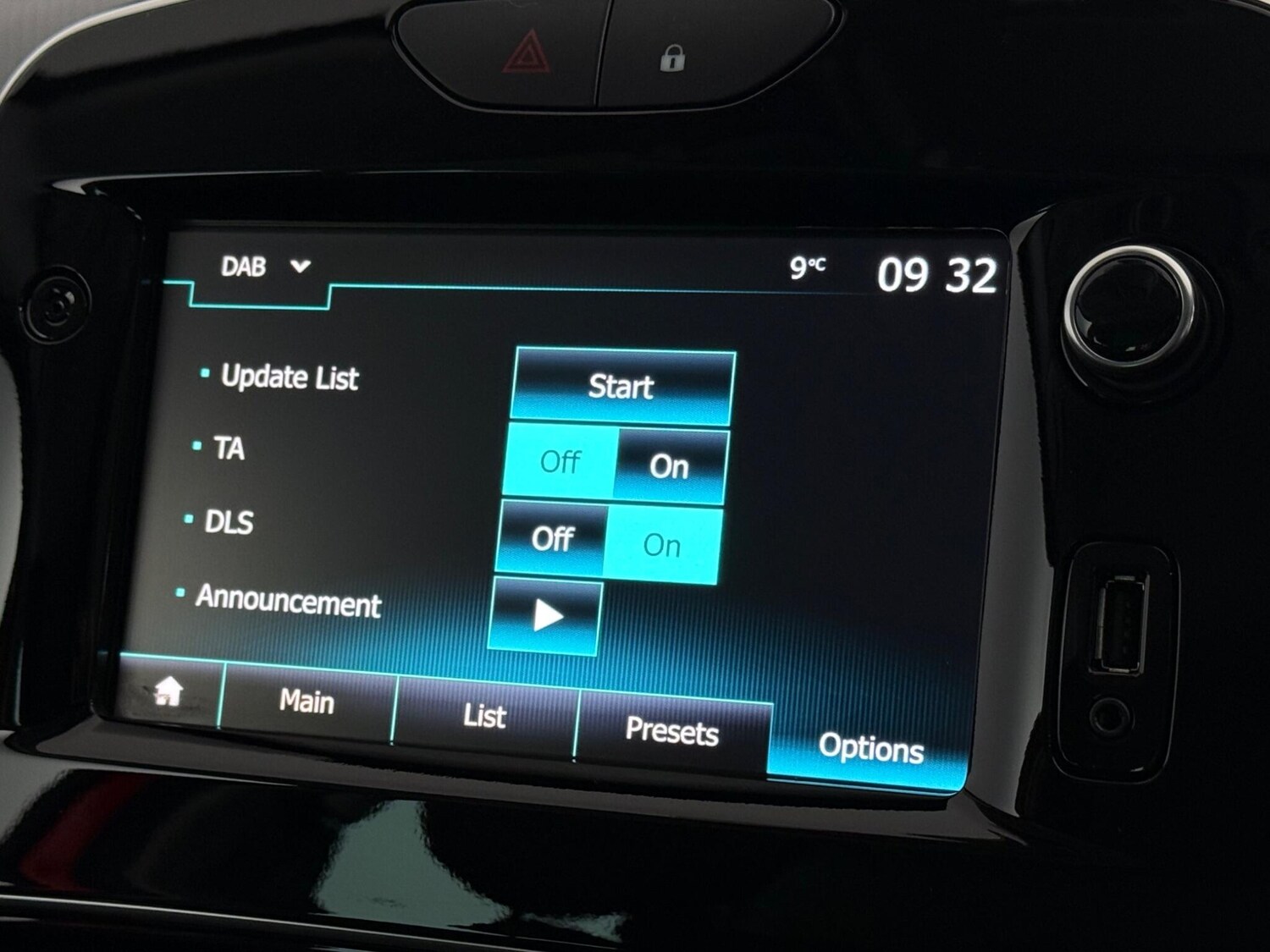 Used Renault Clio 2019 for sale - 77587461: Photo 24