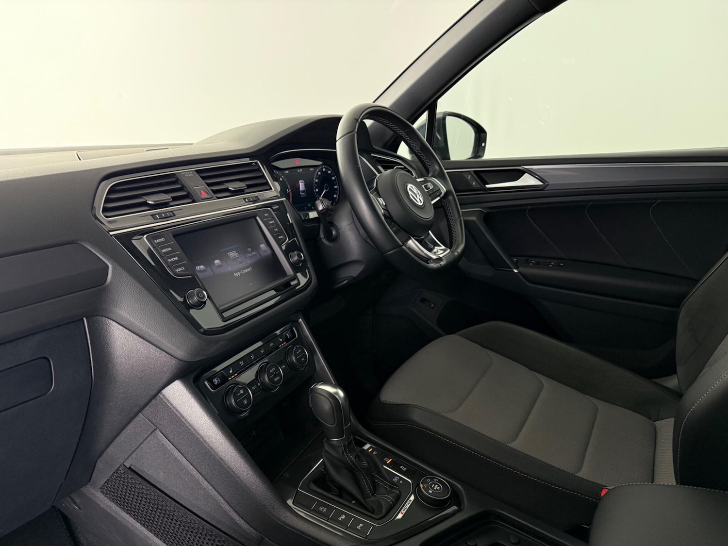 Used Volkswagen Tiguan 2017 for sale - 77216576: Photo 14