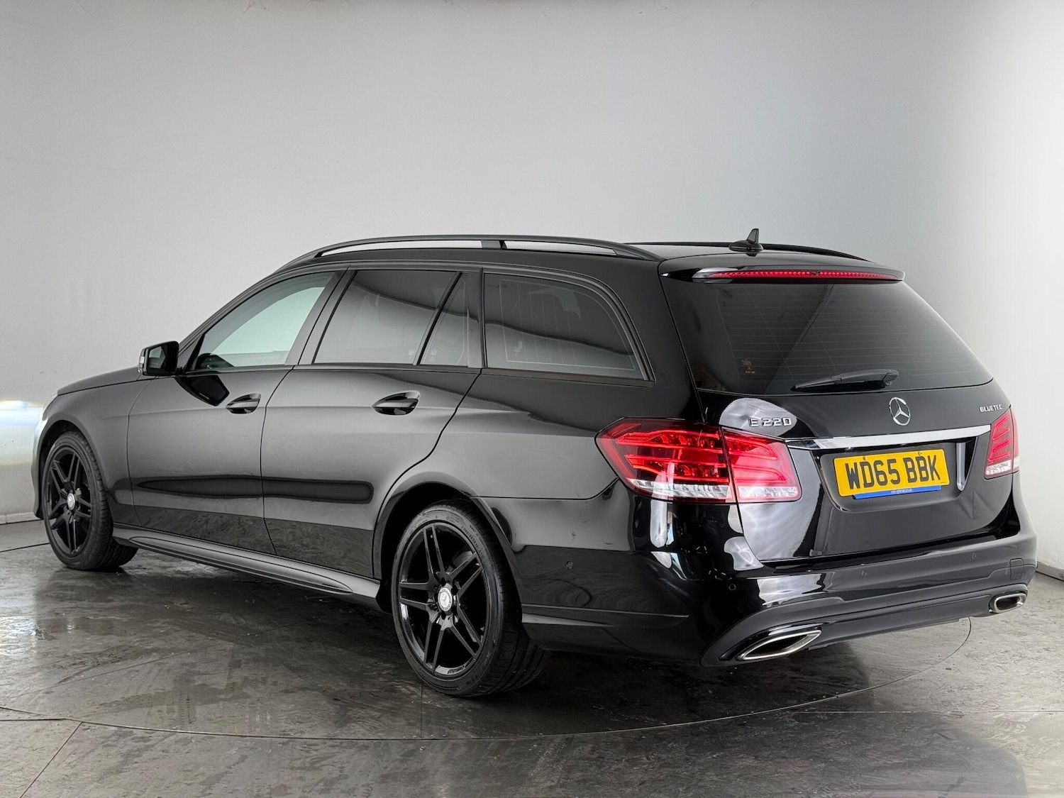 Used Mercedes-Benz E Class 2015 for sale - 77243143: Photo 3