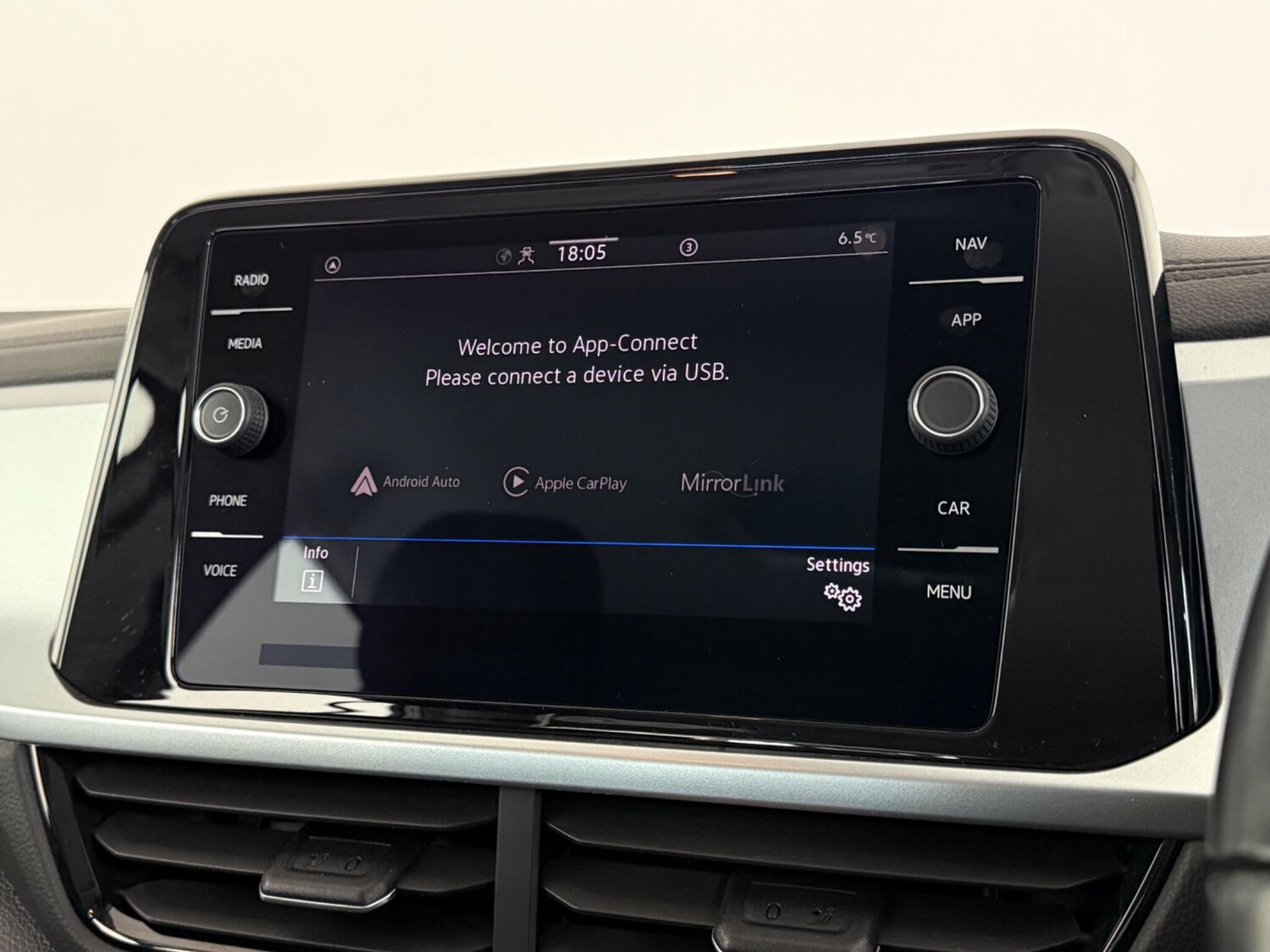 Used Volkswagen T-Roc 2023 for sale - 77575465: Photo 22