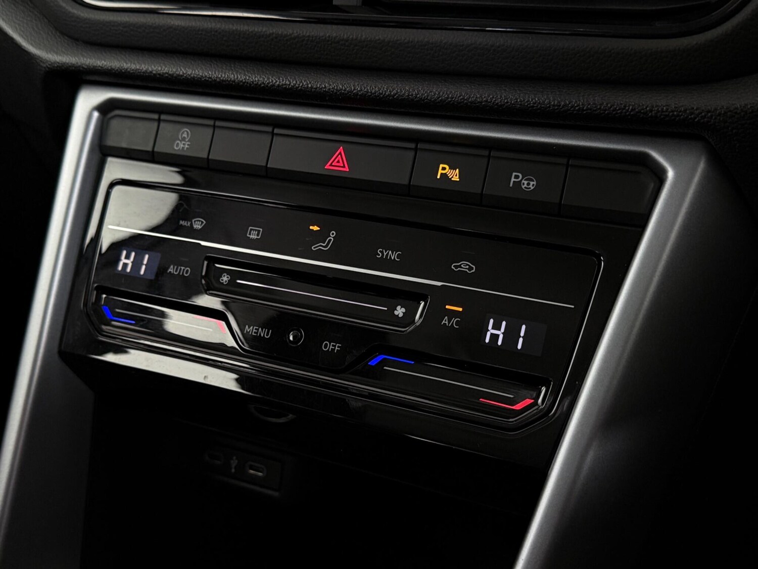 Used Volkswagen T-Roc 2023 for sale - 77575465: Photo 30