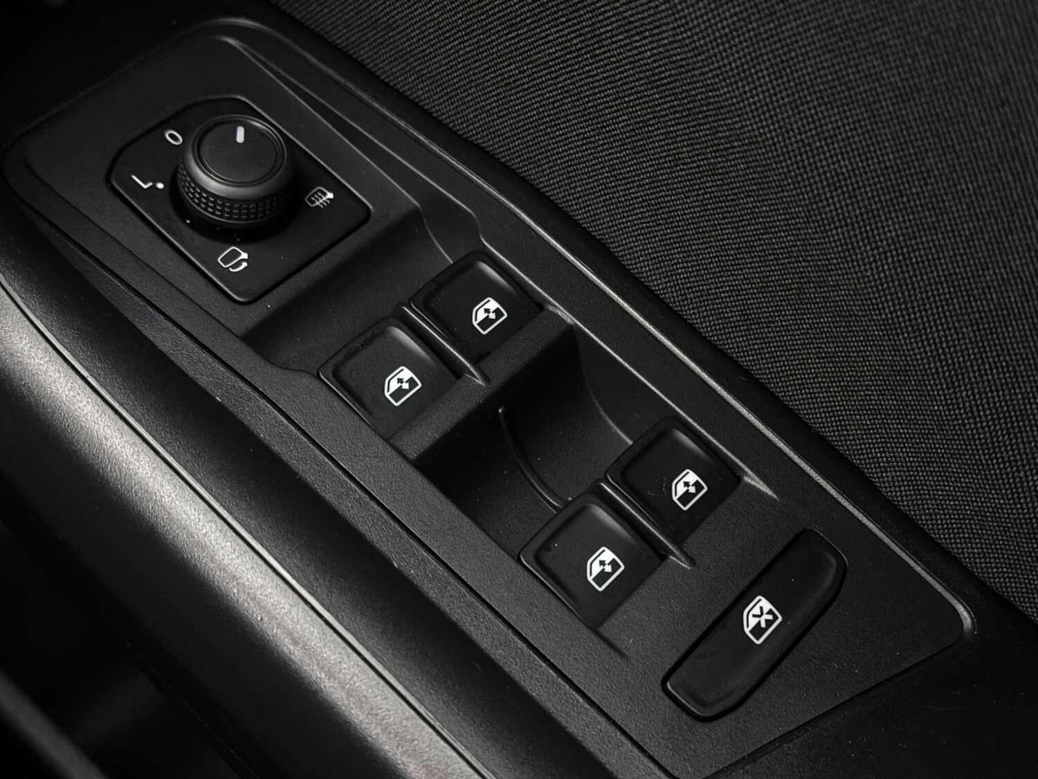 Used Volkswagen T-Roc 2023 for sale - 77575465: Photo 31