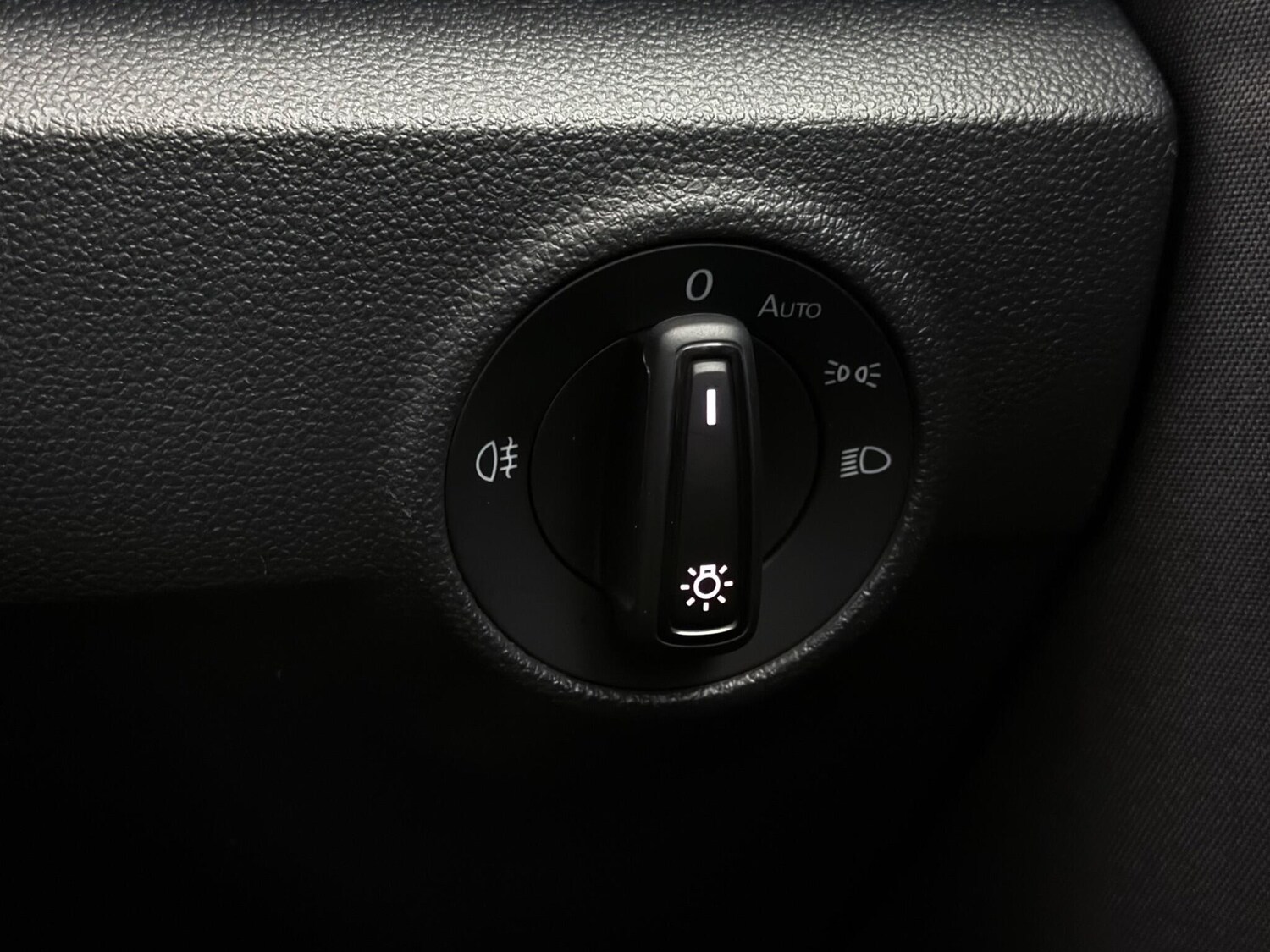 Used Volkswagen T-Roc 2023 for sale - 77575465: Photo 32