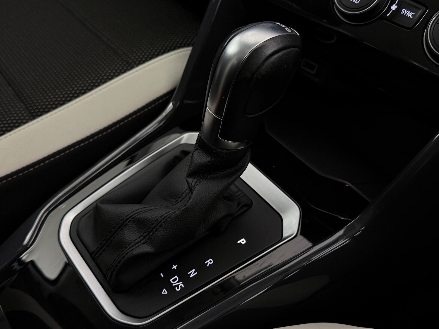 Used Volkswagen T-Roc 2019 for sale - 77259545: Photo 33