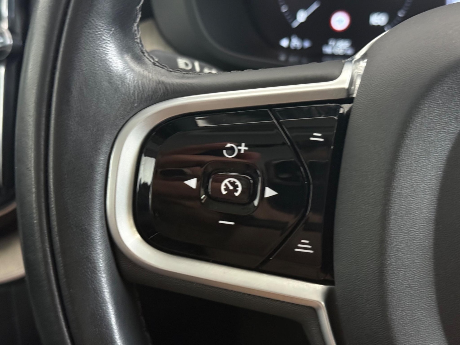 Used Volvo XC60 2018 for sale - 76466921: Photo 25