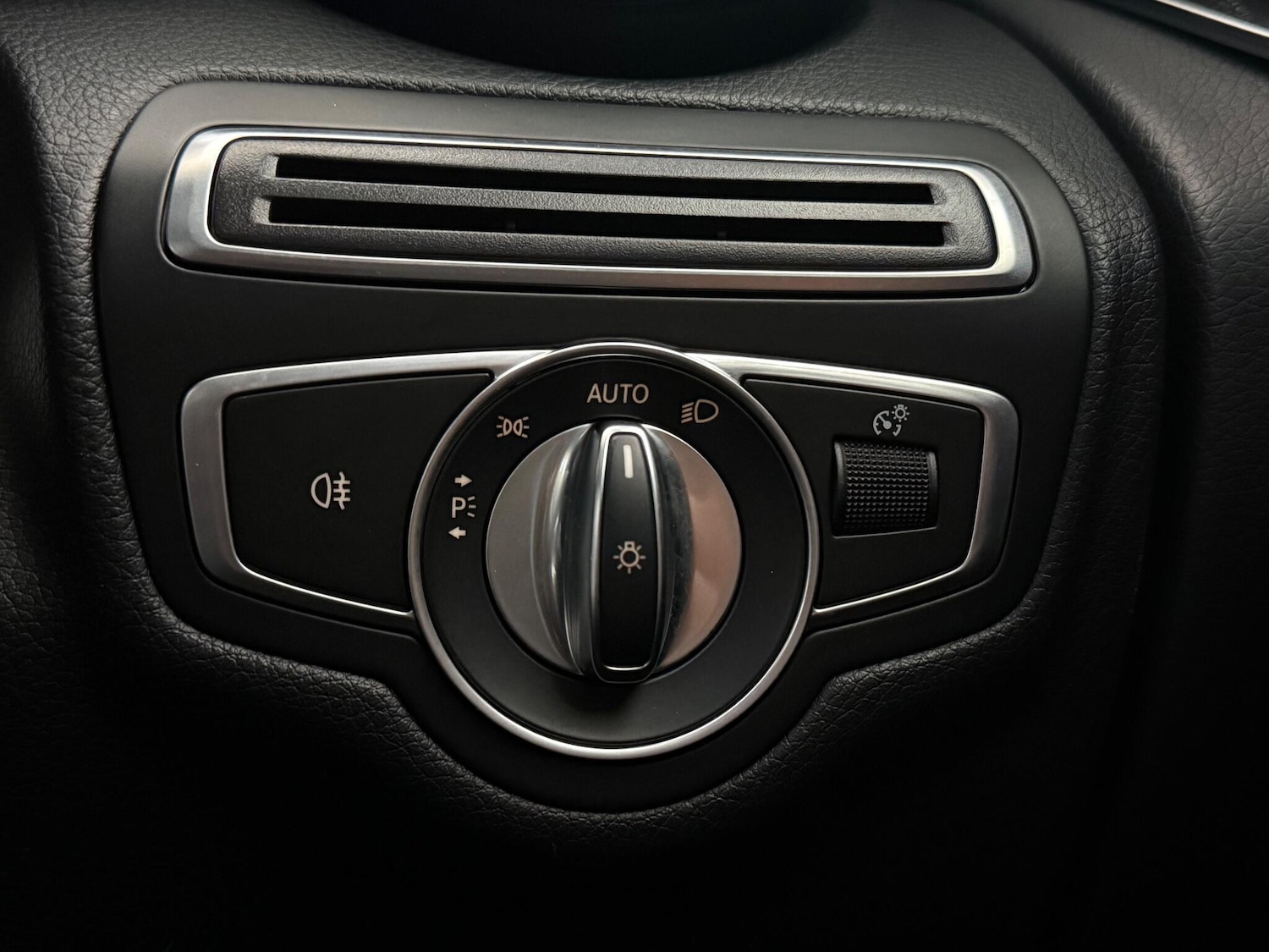 Used Mercedes-Benz GLC 2018 for sale - 77525220: Photo 40