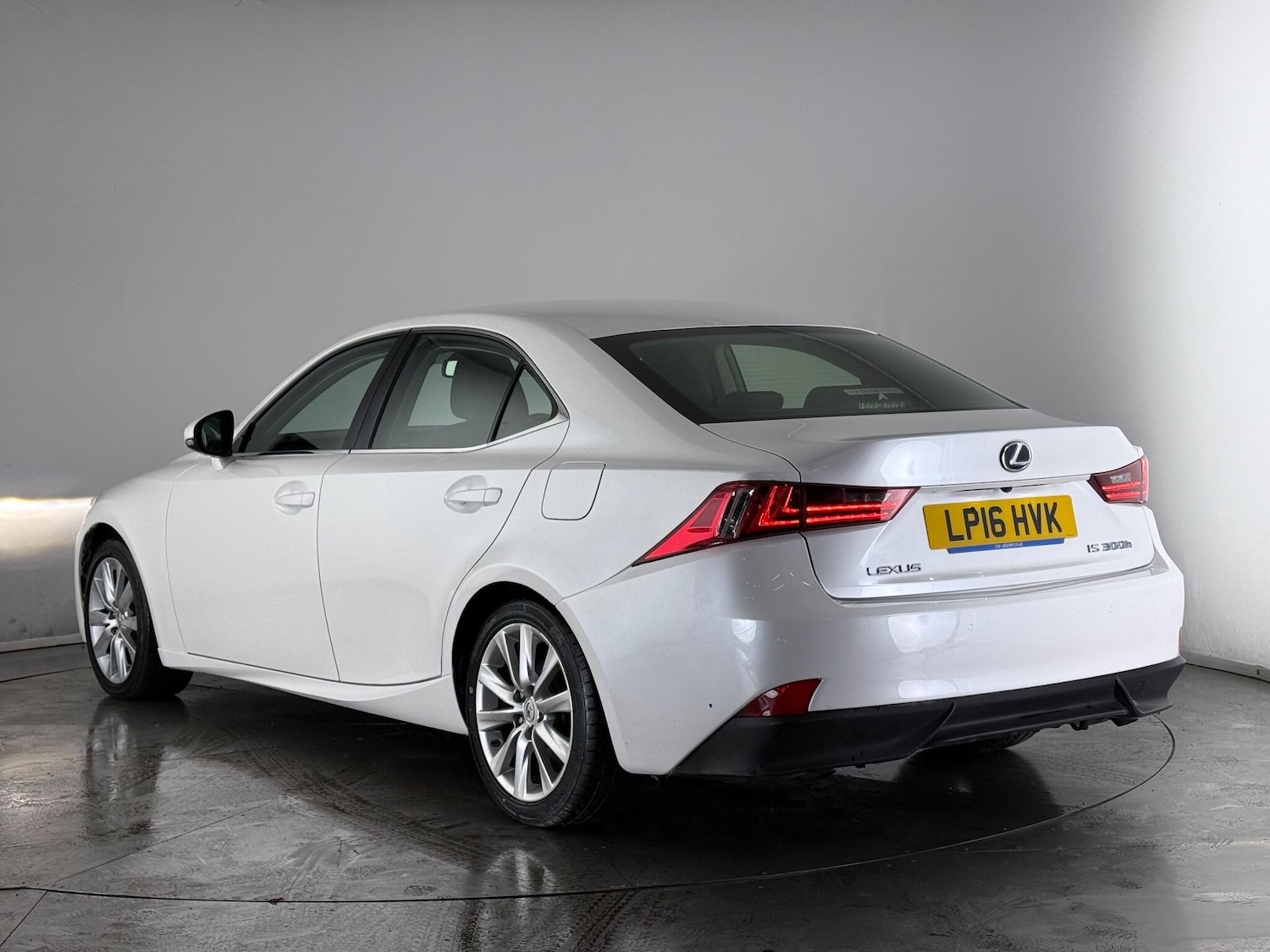 Used Lexus IS 2016 for sale - 77222435: Photo 3