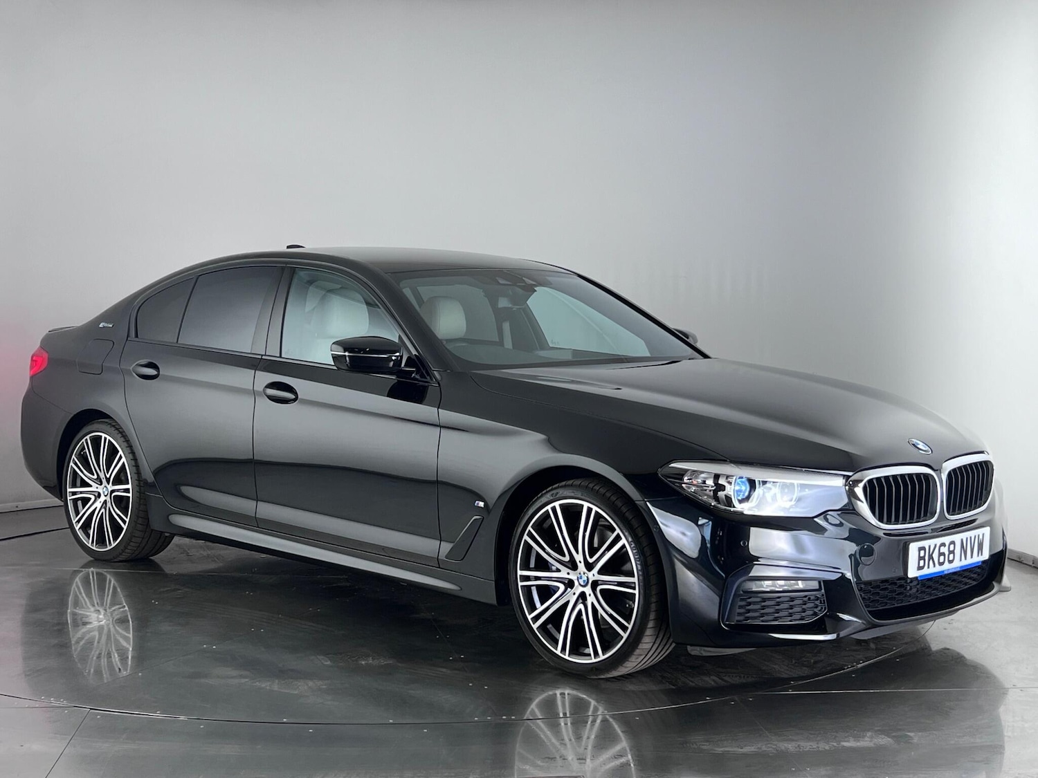 Used BMW 5 Series 2018 for sale - 76585572: Photo 1
