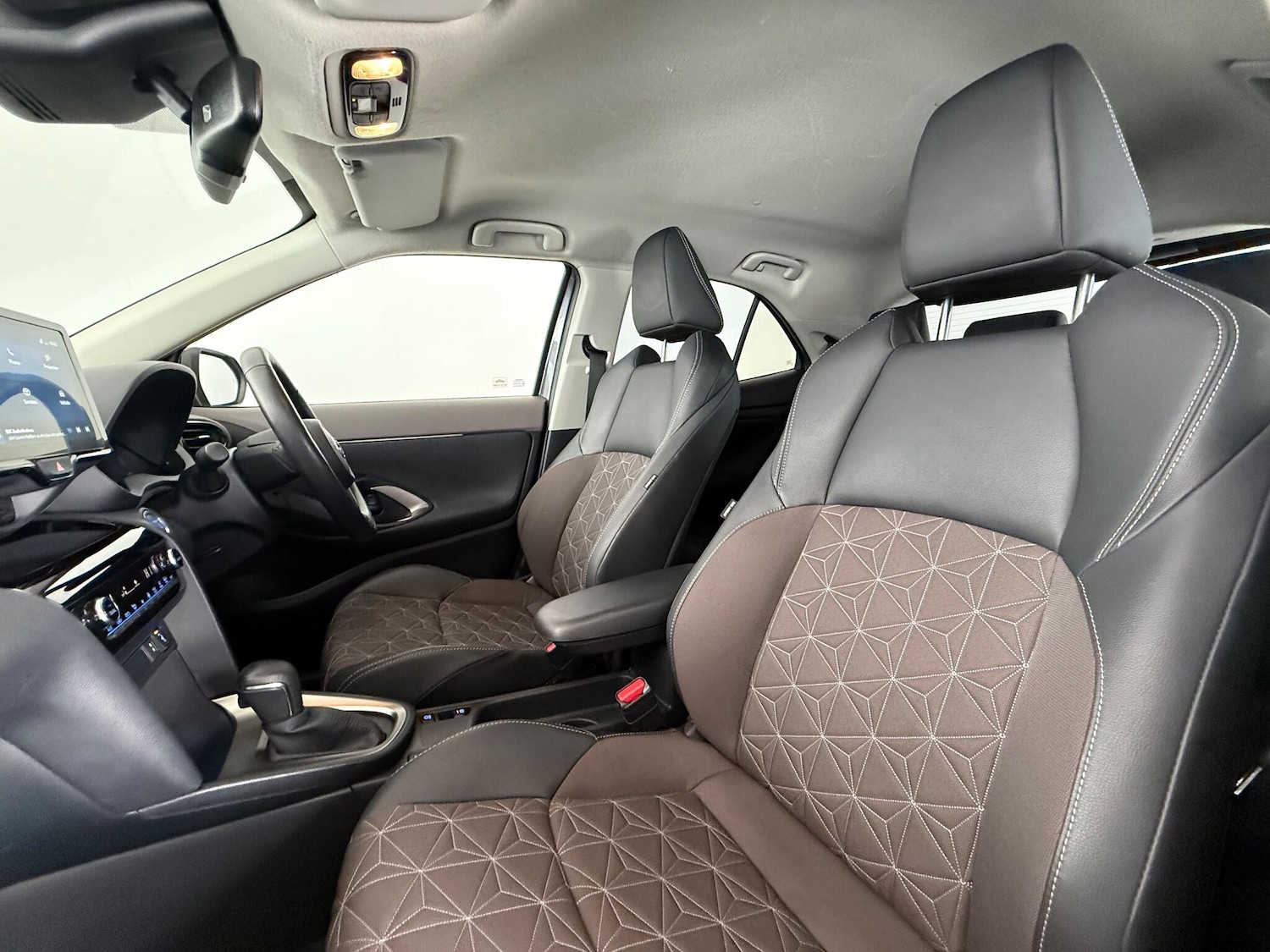 Used Toyota Yaris Cross 2023 for sale - 77221578: Photo 13