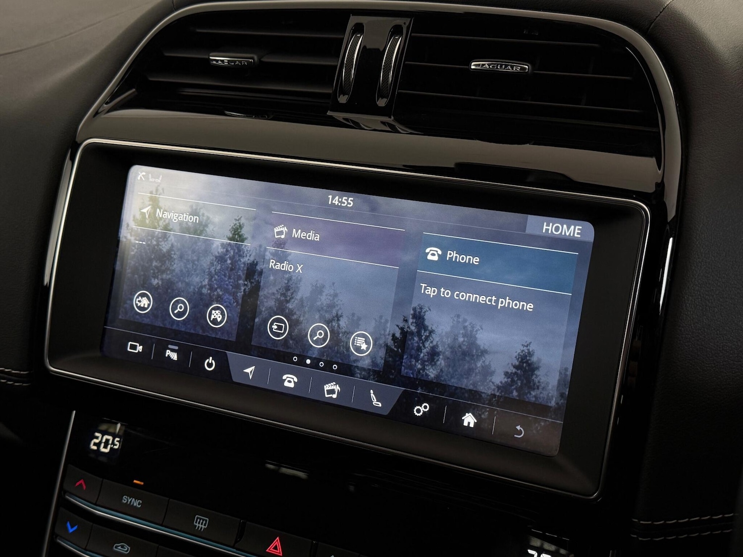 Used Jaguar XE 2019 for sale - 77183022: Photo 24