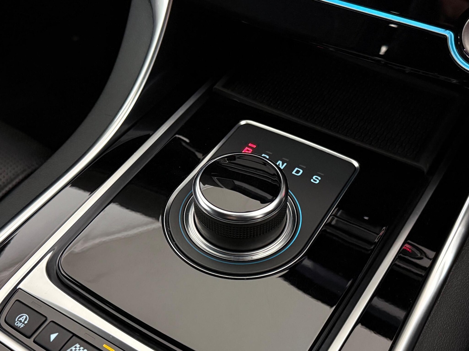 Used Jaguar XE 2019 for sale - 77183022: Photo 31