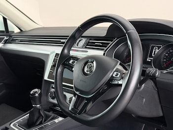 Used Volkswagen Passat 2017 for sale - 79034631: Photo