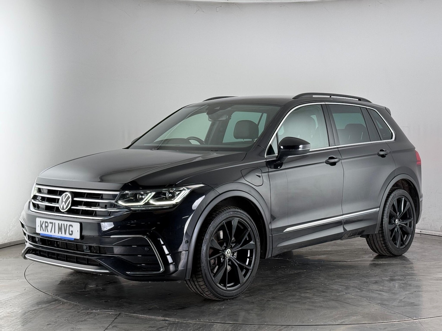 Used Volkswagen Tiguan 2021 for sale - 77222333: Photo 2