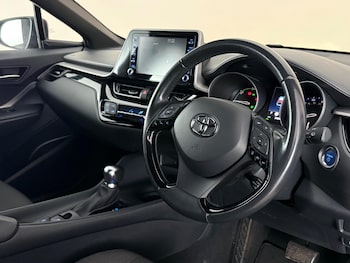 Used Toyota C-HR 2023 for sale - 79453896: Photo