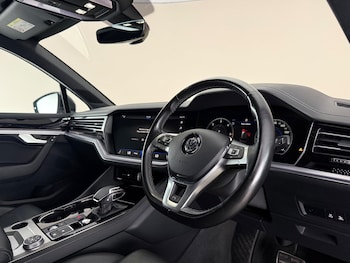 Used Volkswagen Touareg 2018 for sale - 79445601: Photo
