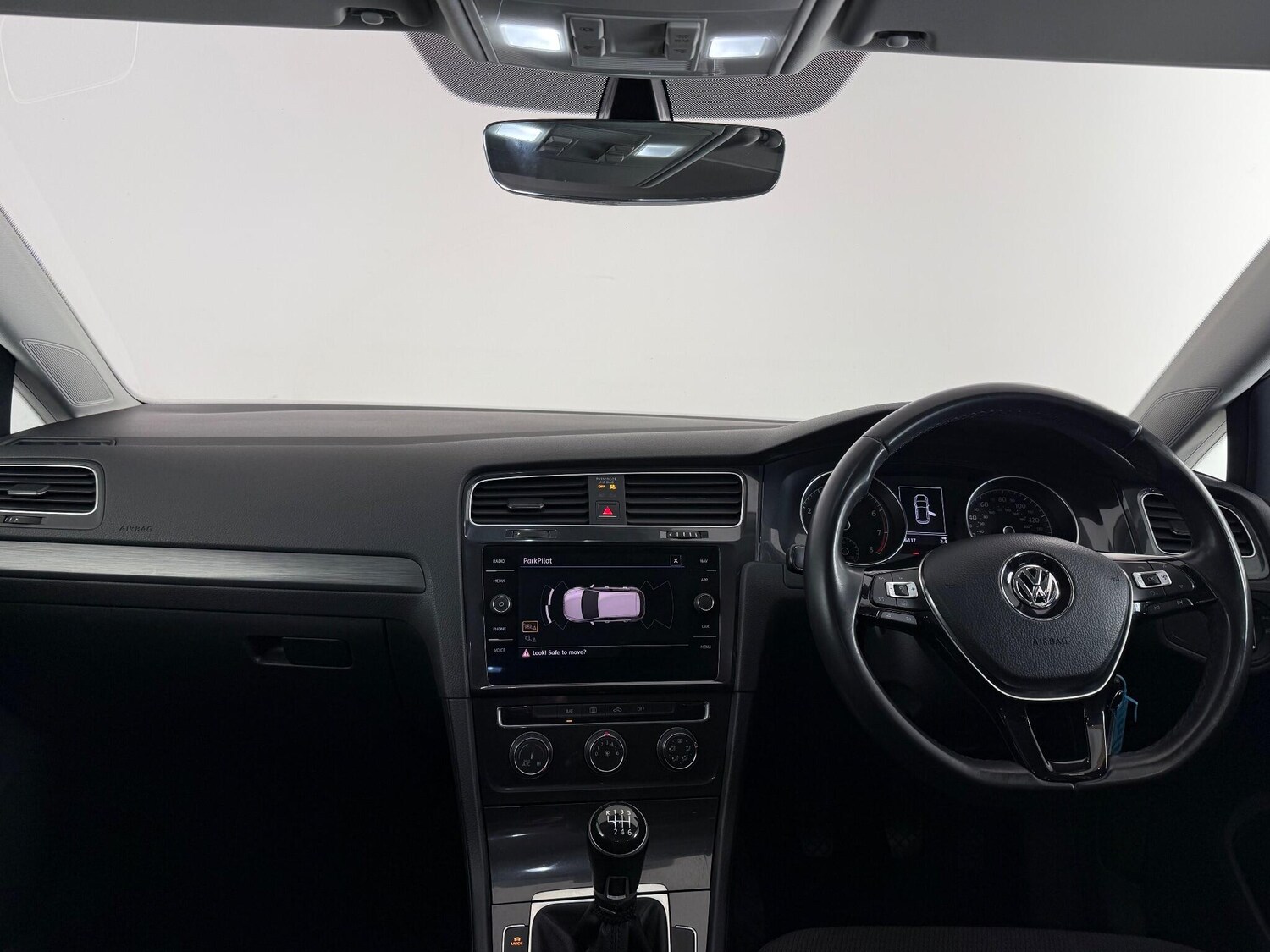 Used Volkswagen Golf 2017 for sale - 77917043: Photo 14